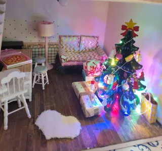 Casa de muñecas rosa con luces LED