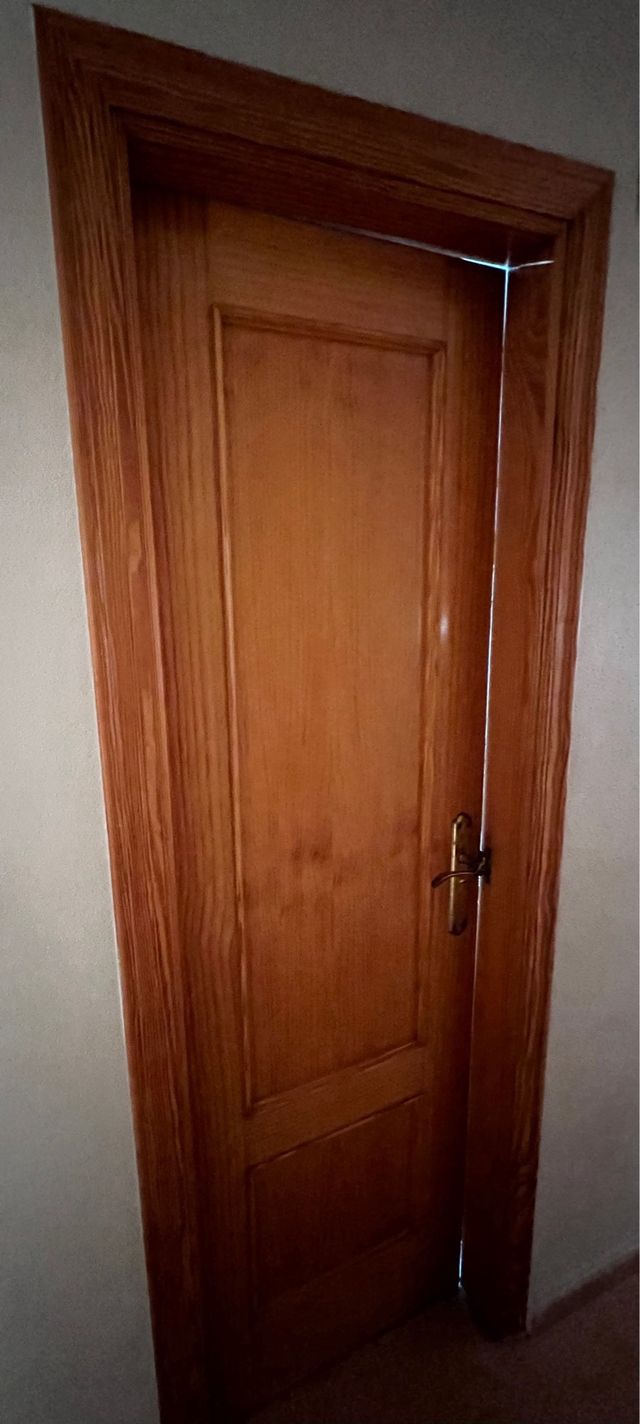 Puerta de madera interior