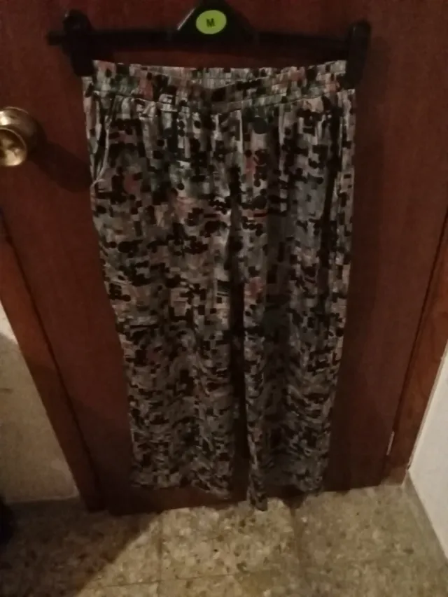 Pantalón estampado verde rosa y multicolor talla M