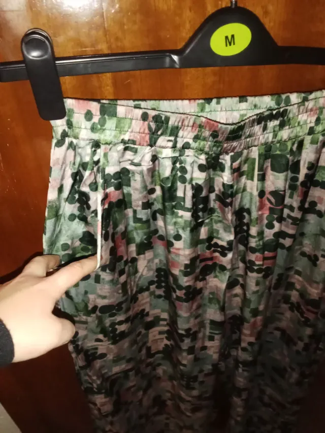 Pantalón estampado verde rosa y multicolor talla M