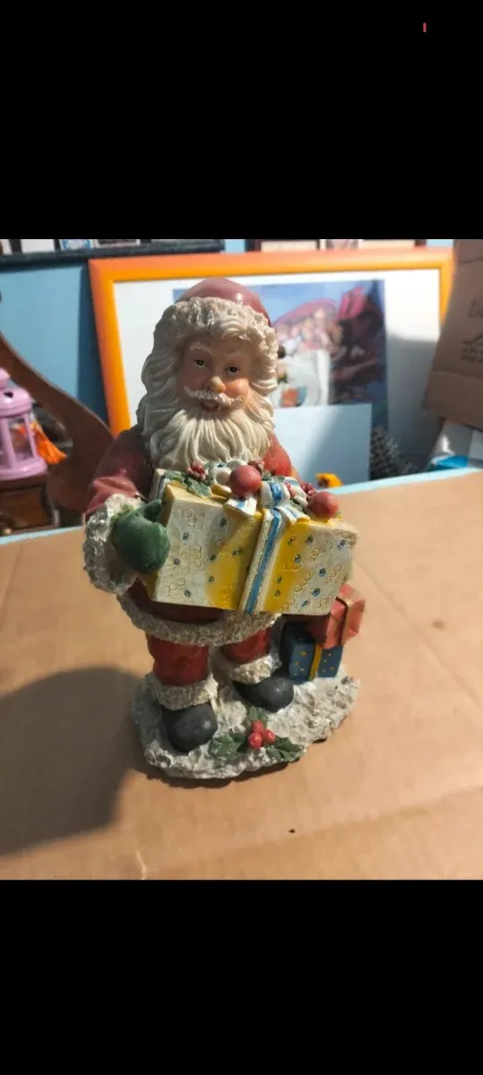 Babbo Natale in resina con regali