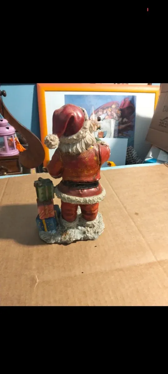 Babbo Natale in resina con regali