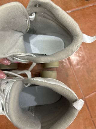 Patines blancos con detalles iridiscentes talla 33