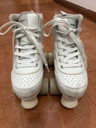 Patines blancos con detalles iridiscentes talla 33