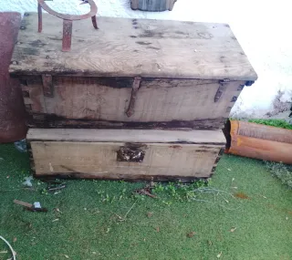 Due antichi bauli in legno e metallo