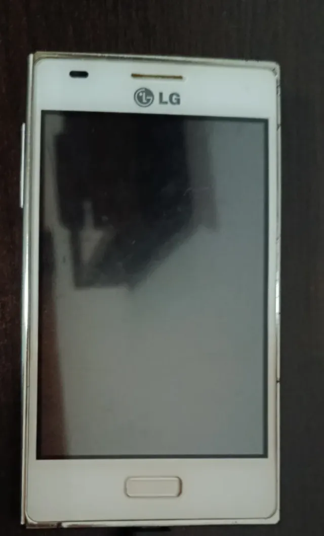 Telefono mobile LG bianco e argento