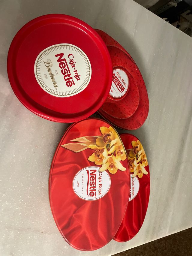 Latas Nestlé Colección Caja Roja