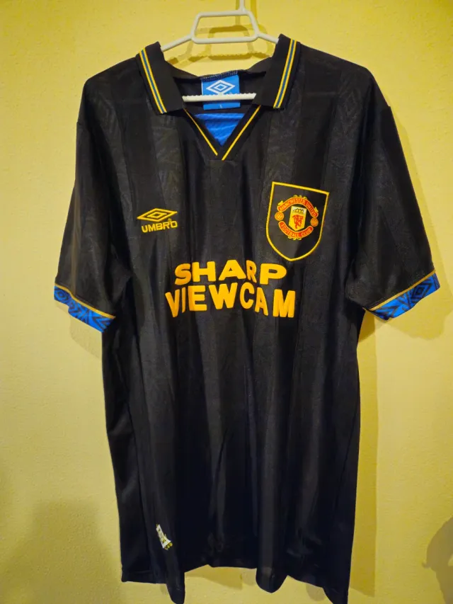 Camiseta Manchester United Cantona Umbro Negra