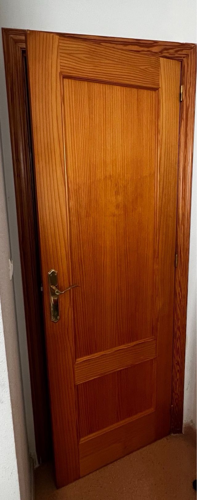 Puerta de madera interior