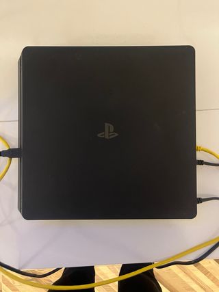PS4 Slim 1TB + 2 Controller