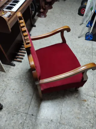 Sillón antiguo descalzadora terciopelo madera