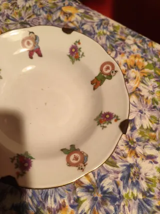 Antiguo cuenco porcelana china figuras