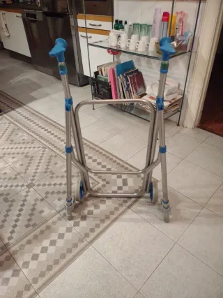 Andador Plegable Metálico 4 Ruedas