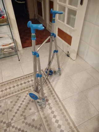 Andador Plegable Metálico 4 Ruedas