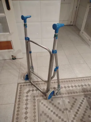 Andador Plegable Metálico 4 Ruedas