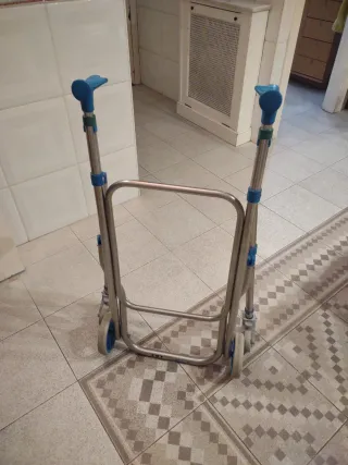 Andador Plegable Metálico 4 Ruedas