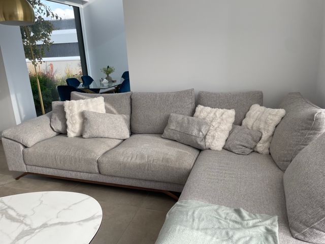 Divano ad angolo marrone, beige