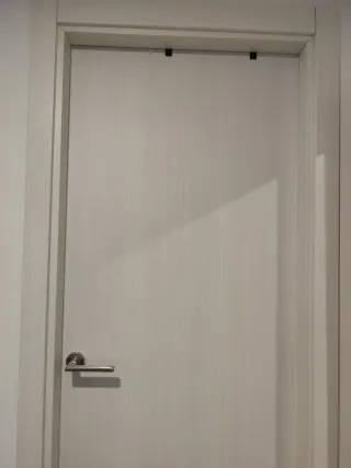 Puertas interiores madera y cristal.