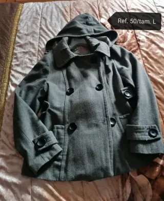 Casaco cinzento com capuz tam. L