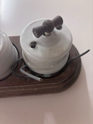 Enchufe y Interruptor Vintage Cerámica Madera