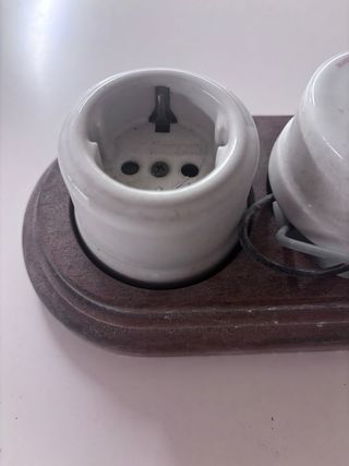 Enchufe y Interruptor Vintage Cerámica Madera