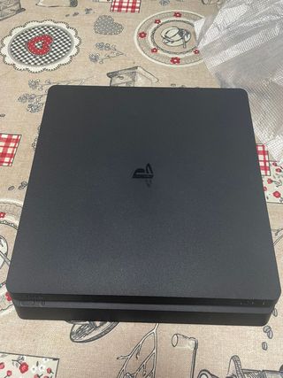 PS4 Slim 1TB + 2 Mandos + 5 Juegos