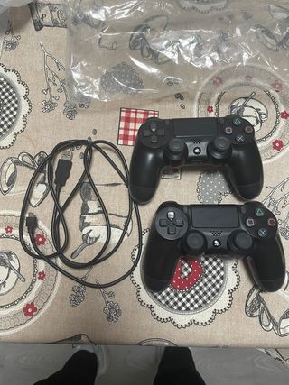 PS4 Slim 1TB + 2 Mandos + 5 Juegos