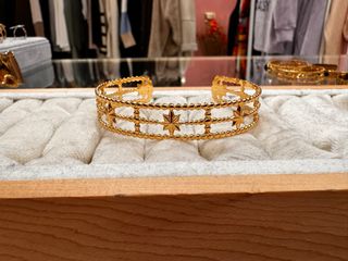 Bracciale rigido in acciaio dorato