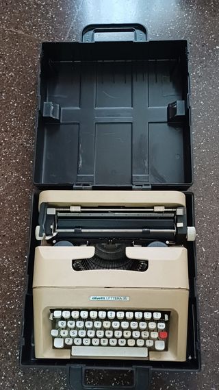 Máquina de escribir Olivetti Lettera 35