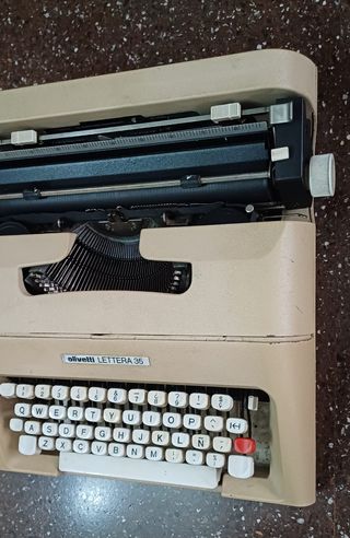 Máquina de escribir Olivetti Lettera 35