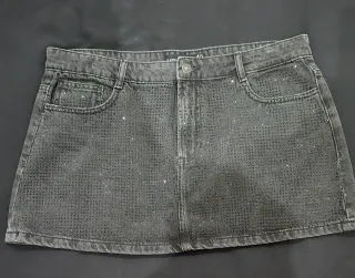 Minifalda negra con pedrería talla 42