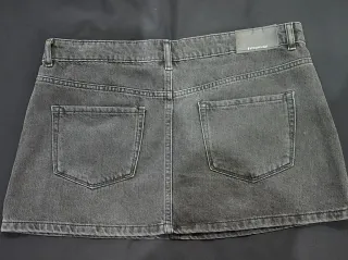 Minifalda negra con pedrería talla 42