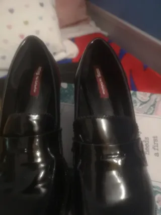 Zapatos negros charol