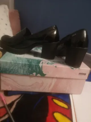 Zapatos negros charol