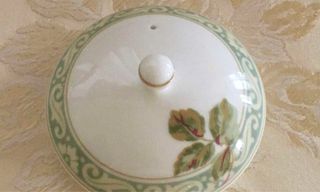 Tetera de porcelana con flores