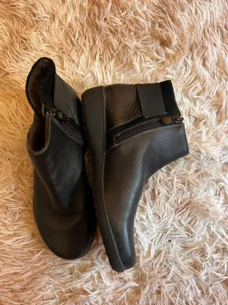Botines de piel negros