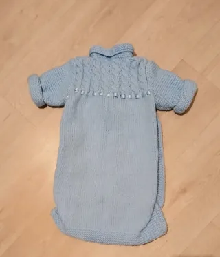 Abrigo saco tejido para bebé azul