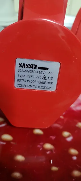 Adaptador trifásico y 3 petacas