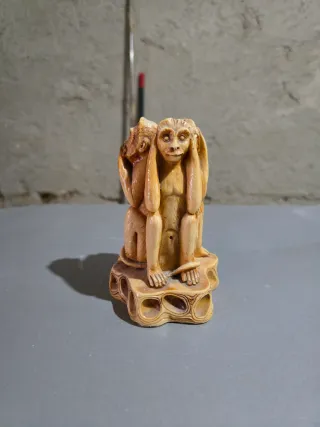 Statua scimmie non vedo, non sento