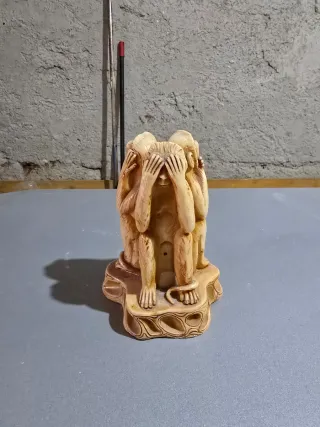 Statua scimmie non vedo, non sento