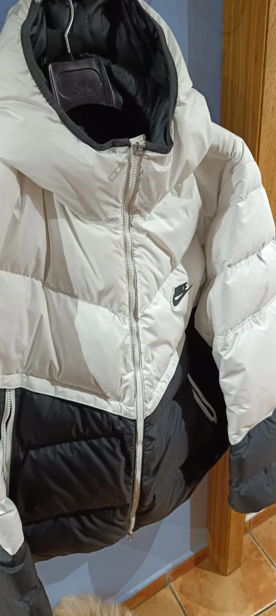 Chaqueta Nike Puffer XL Blanca y Negra