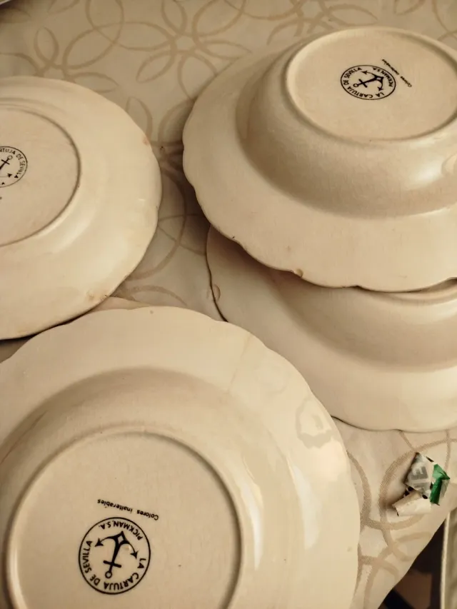 Platos La Cartuja Antiguos (Defectos) Lola.