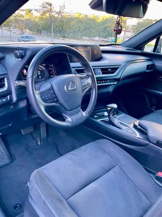 Lexus UX 2.0 250h Business