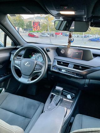 Lexus UX 2.0 250h Business