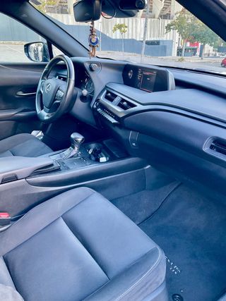 Lexus UX 2.0 250h Business