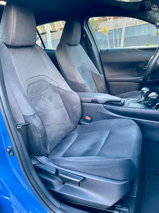 Lexus UX 2.0 250h Business