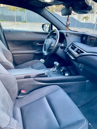 Lexus UX 2.0 250h Business