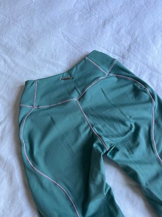 Conjunto deportivo top y leggings