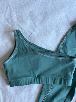 Conjunto deportivo top y leggings