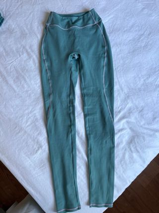 Conjunto deportivo top y leggings